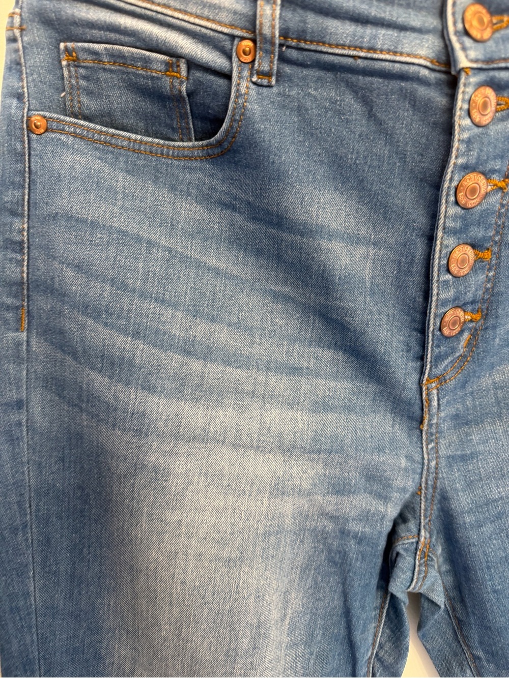 LOFT Kick Crop Light Wash Button Fly Denim Jeans with Golden Topstitching Size29 - Picture 4 of 9